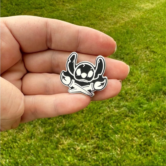 LAST CHANCE Pirate Stitch Exclusive Pin from Lena D Artistry - Avail til 9/10 - Picture 3 of 4